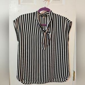 Nine West Black and White Short Sleeve